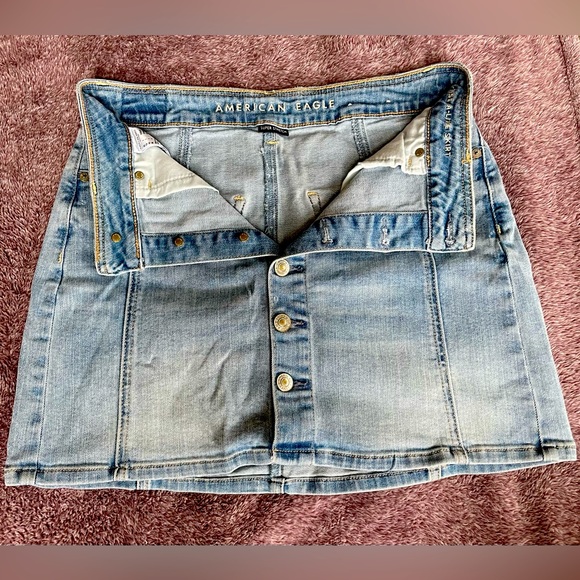 American Eagle height-rise A-Line jean skirt. - Picture 4 of 4